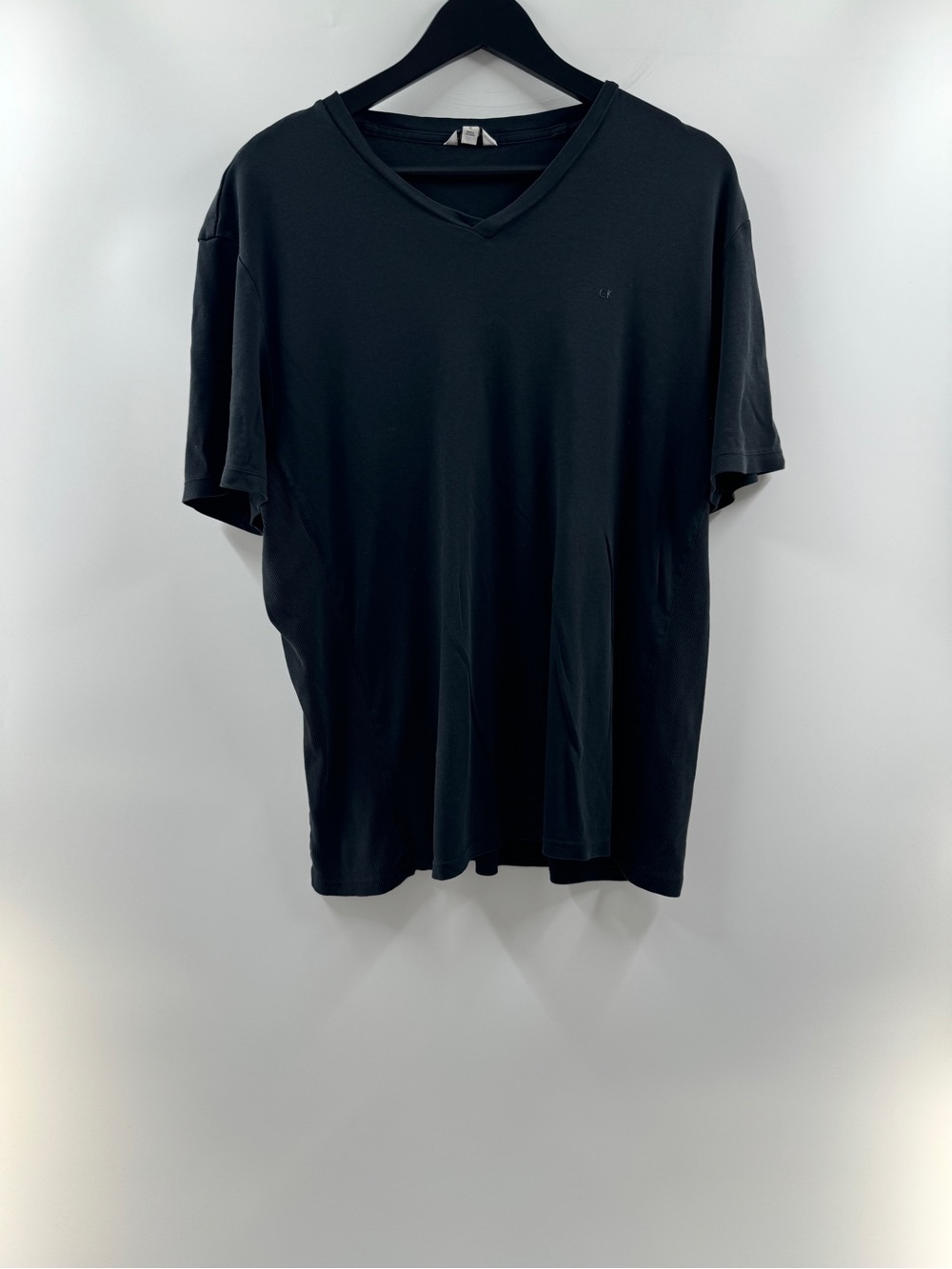 Calvin Klein Black V-Neck Short Sleeve T-Shirt – Men’s XL